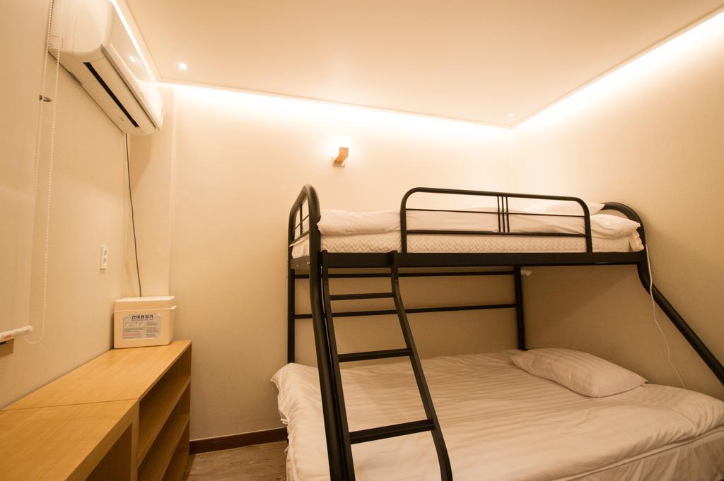 Nobunpang Guesthouse Jeju Bagian luar foto